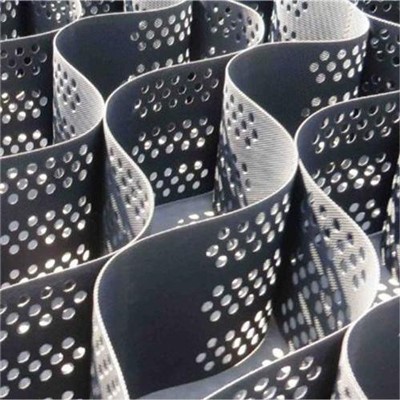 Étude expérimentale sur les propriétés mécaniques de la géogrille bidirectionnelle en acier-plast...